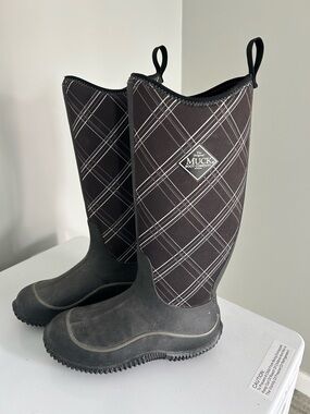 Muck Boot Company Women's Black Plaid Tall Waterproof Rain Boots